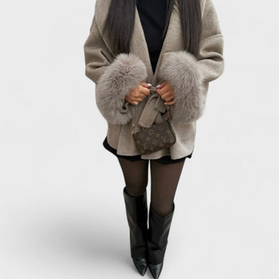 Cléa™ – Manteau élégant avec détails en fausse fourrure