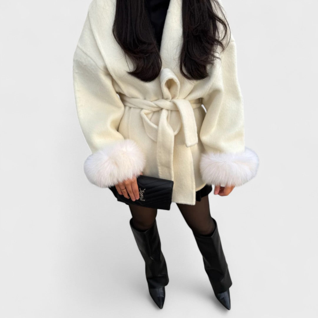 Cléa™ – Manteau élégant avec détails en fausse fourrure