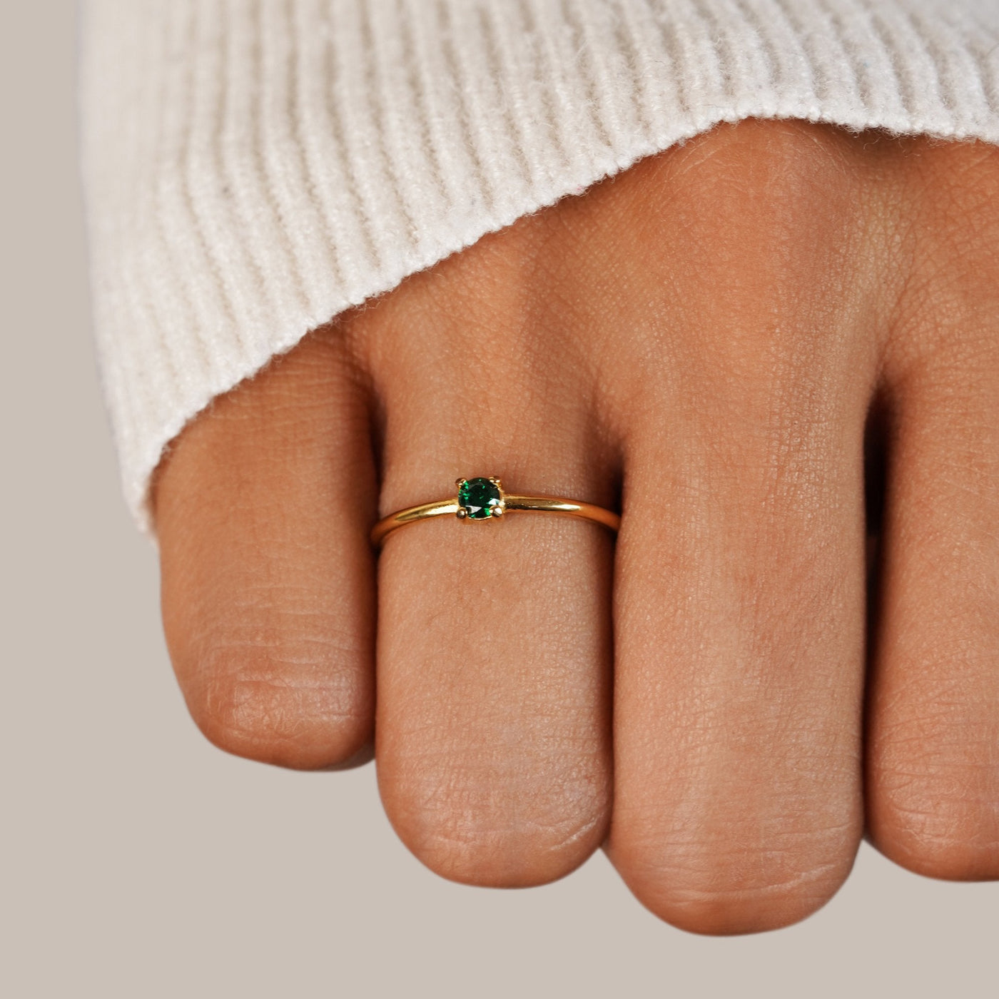 Bague en or avec pierre de naissance