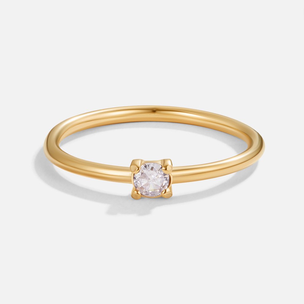 Bague en or avec pierre de naissance
