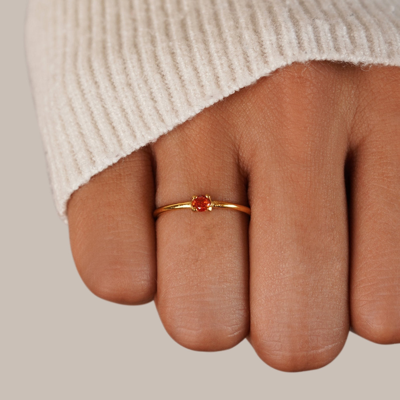 Bague en or avec pierre de naissance